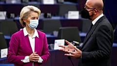 Ursula Von der Leyen és Charles Michel tanácskozik