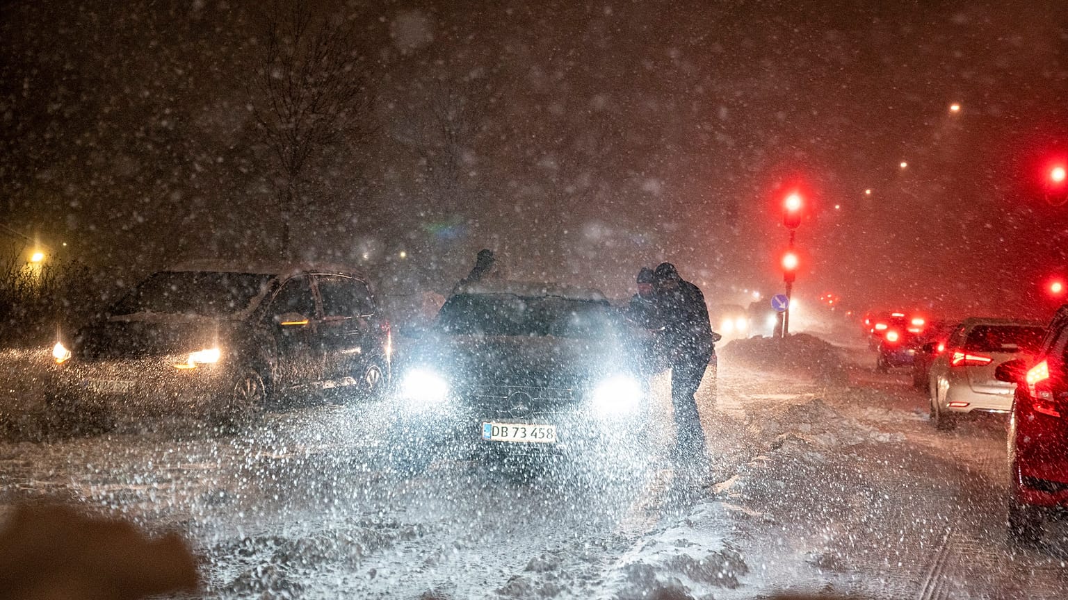 Da ging nichts mehr: Schnee legte den Verkehr rund um Aalborg lahm.