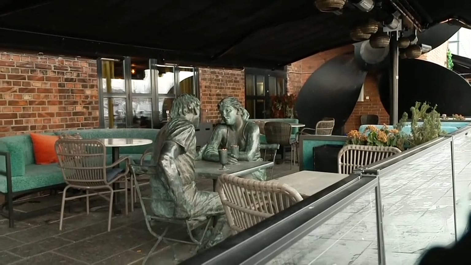 Der Eingangsbereich des Restaurants "Louise", wo es zur Masseninfektion mit der Omikron-Variante kam