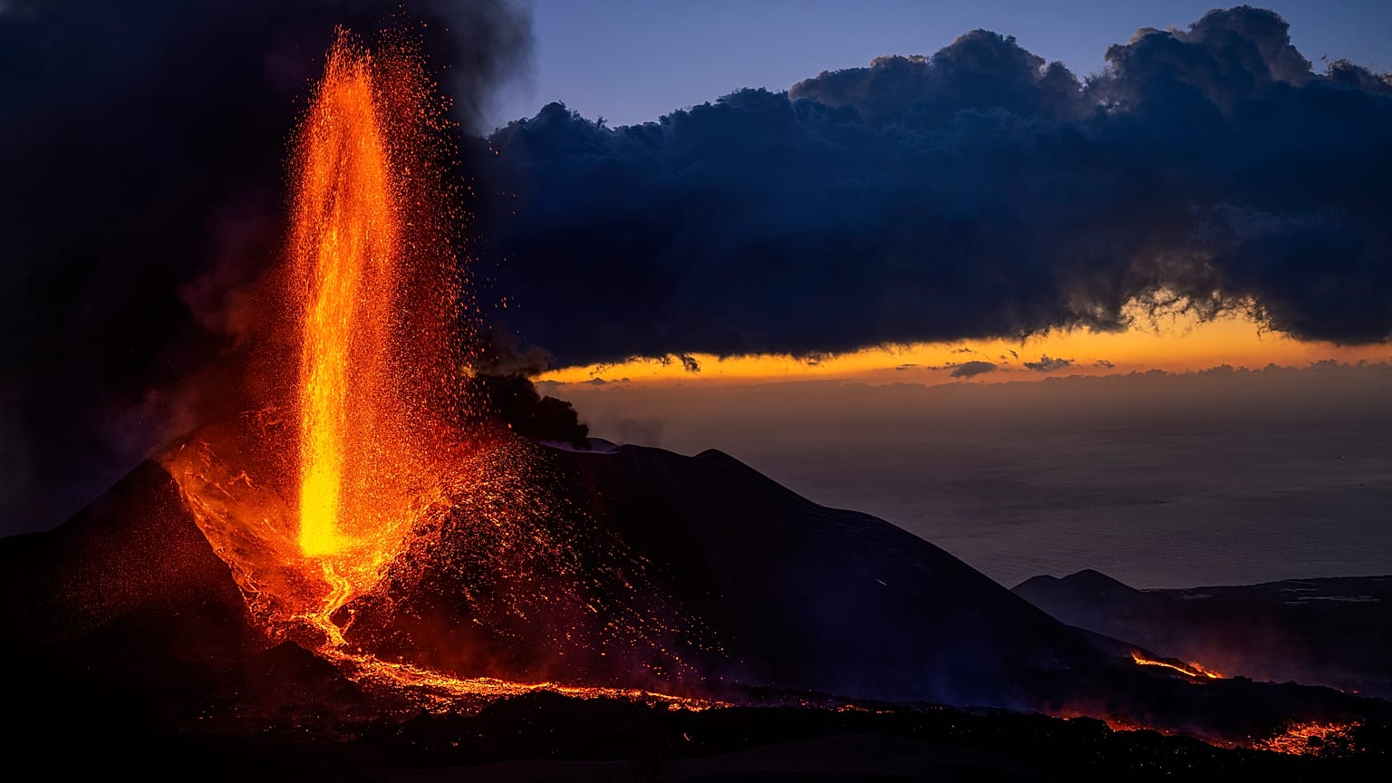 Die Lava auf La Palma gefährdet den Ort La Laguna