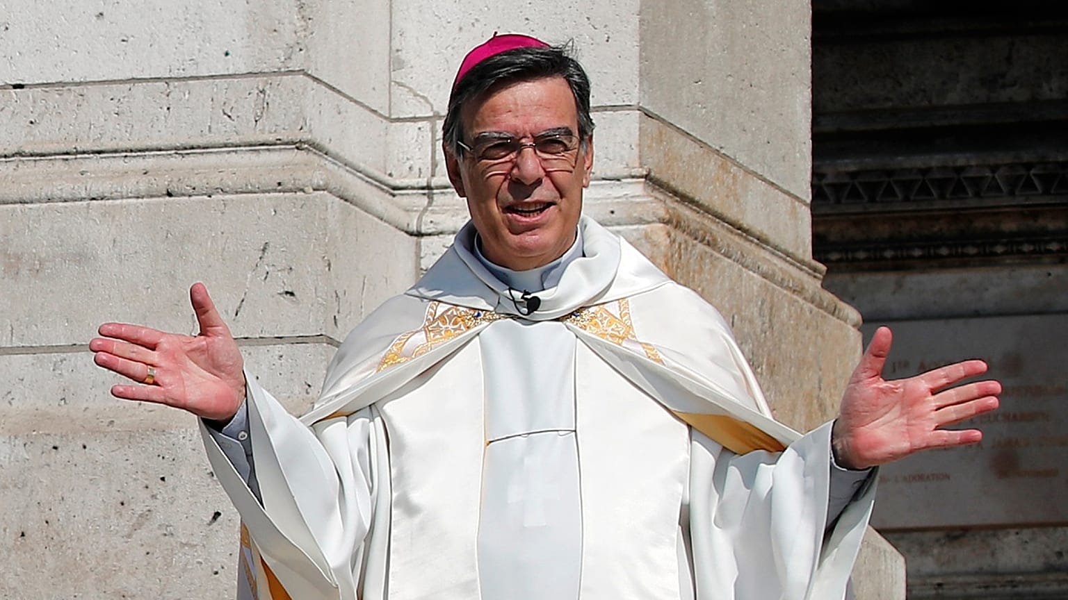 Paris Archbishop Michel Aupetit prior to bless the city of Paris during the Holy Thursday celebration in front of the Sacre Coeur basilica, on April 9, 2020 in Paris.