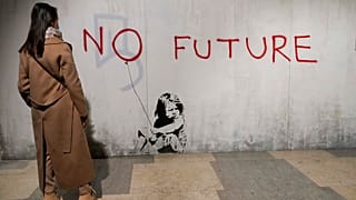 El mundo de Banksy en la Estación Central de Milán, una inmersión en el icono del arte callejero