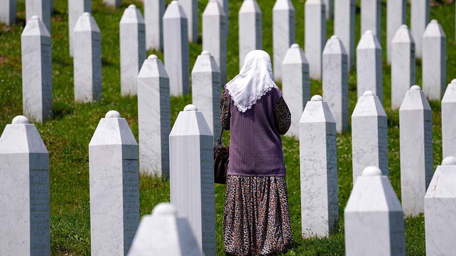Srebrenitsa'da yaşamını yitirenler anıldı (Arşiv)