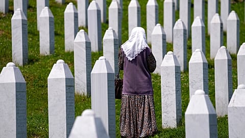 Srebrenitsa'da yaşamını yitirenler anıldı (Arşiv)