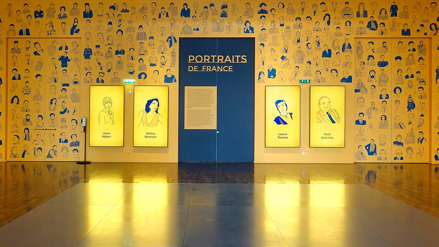 Entrance of the 'Portraits de France' exhibition. 