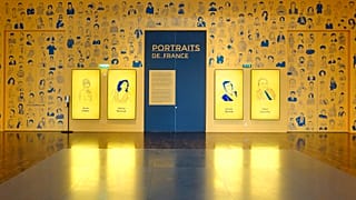 Entrance of the 'Portraits de France' exhibition.