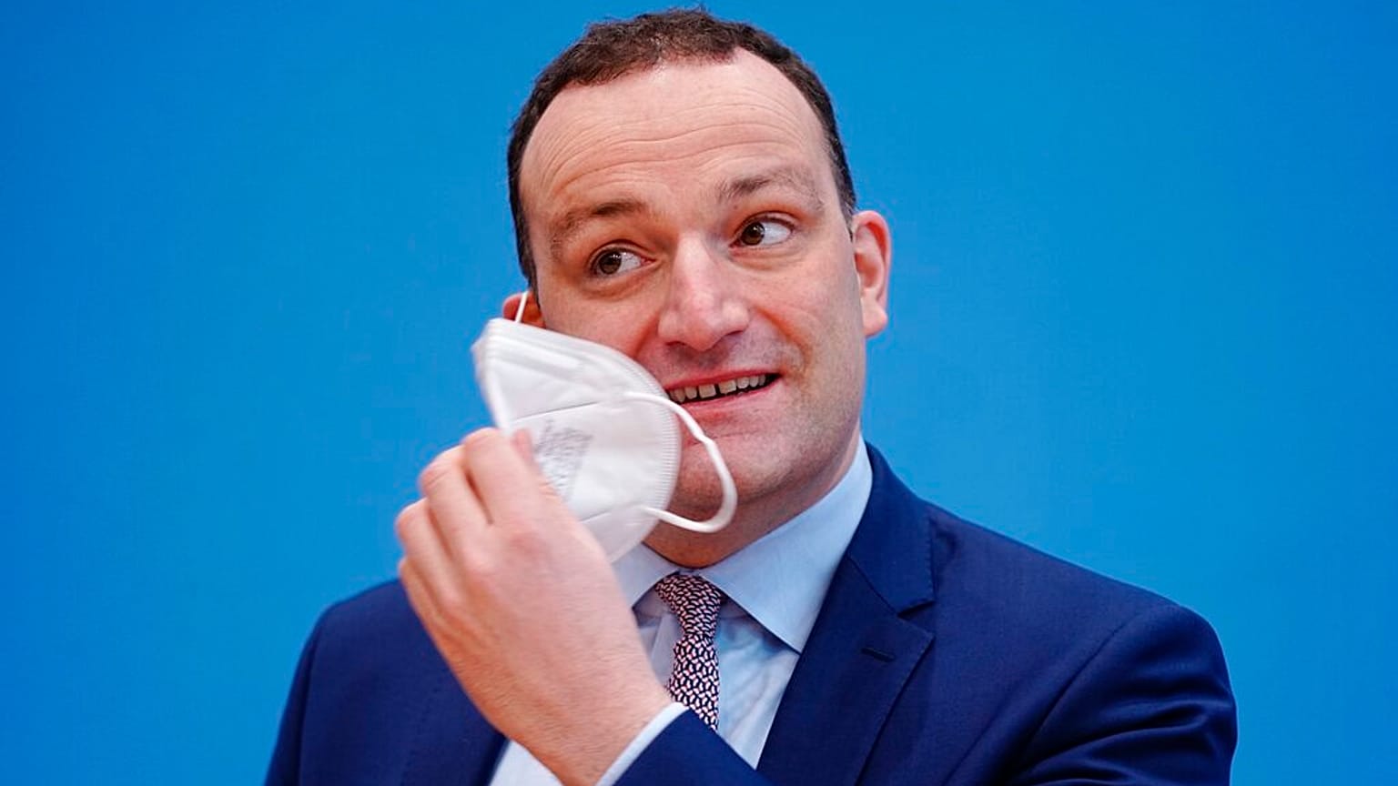 Gesudnheitsminister Jens Spahn bei der Pressekonferenz in Berlin an diesem Freitag