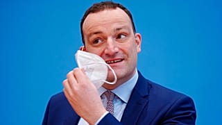 Gesudnheitsminister Jens Spahn bei der Pressekonferenz in Berlin an diesem Freitag