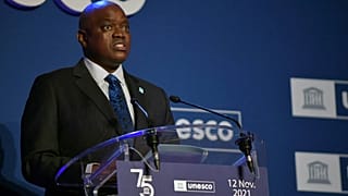 رئيس بوتسوانا موكجويتسي ماسيسي خلال الاحتفالات بالذكرى الخامسة والسبعين لمنظمة الأمم المتحدة للتربية والعلم والثقافة (اليونسكو) في مقر اليونسكو في باريس، فرنسا، 12 نوفمبر 2021