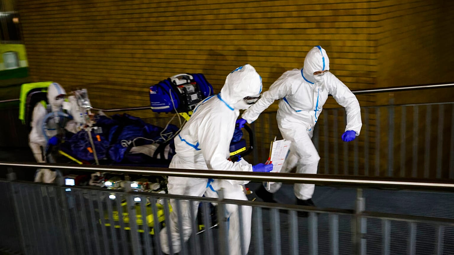 Ankunft eines verlegten Corona-Patienten in Kiel