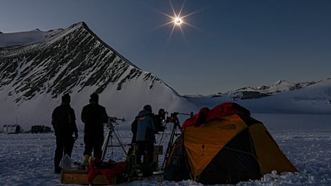 Cientistas chilenos e norte-americanos observam eclipse no Gaciar União