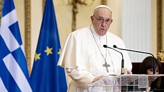 Папа Франциск выступает с речью о миграции в президентском дворце Афин, 4 декабря 2021 года