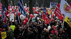 40.000 Menschen demonstrieren gegen Lockdown und Impfpflicht in Österreich