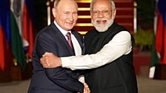 Vladimir Putin e Narendra Modi durante l'incontro a Nuova Dehli