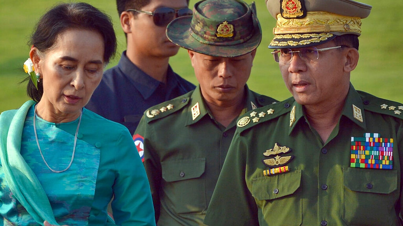 ARCHIVES : Aung San Suu Kyi (à g.) le 06/05/2016