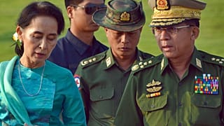 ARCHIVES : Aung San Suu Kyi (à g.) le 06/05/2016