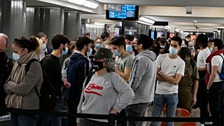 مسافران سردرگم در متروی بروکسل
