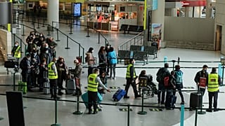 Passageiros apresentam teste à covid-10 na chegada a Lisboa