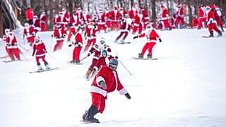 Mais de duas centenas de Pais Natal em ação na neve do Maine