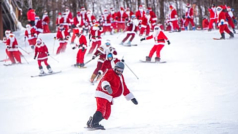 Mais de duas centenas de Pais Natal em ação na neve do Maine