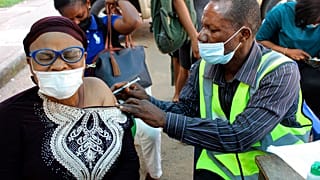 Güney Afrika'da Omicron varyantı hızla yayılıyor