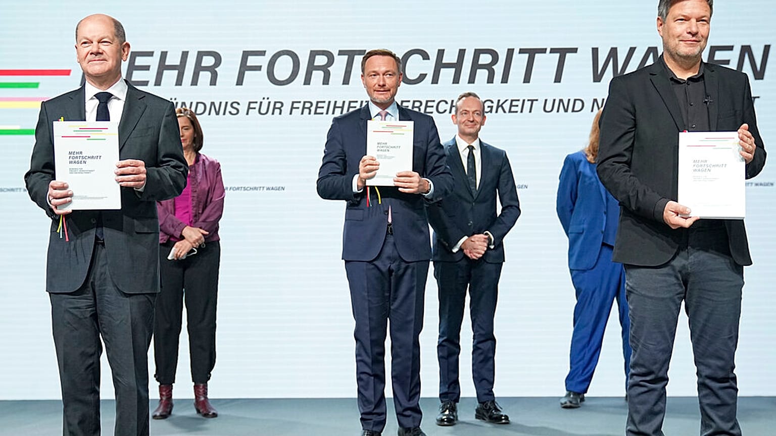 the coalition agreement at the signing ofThe coalition agreement between the SPD, the Greens and the FDP to form a federal government in Berlin