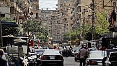 منظر عام لشارع في حي باب التبانة بمدينة طرابلس شمال لبنان، في 3 يونيو 2020