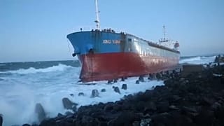 Сахалин: эвакуация китайского сухогруза