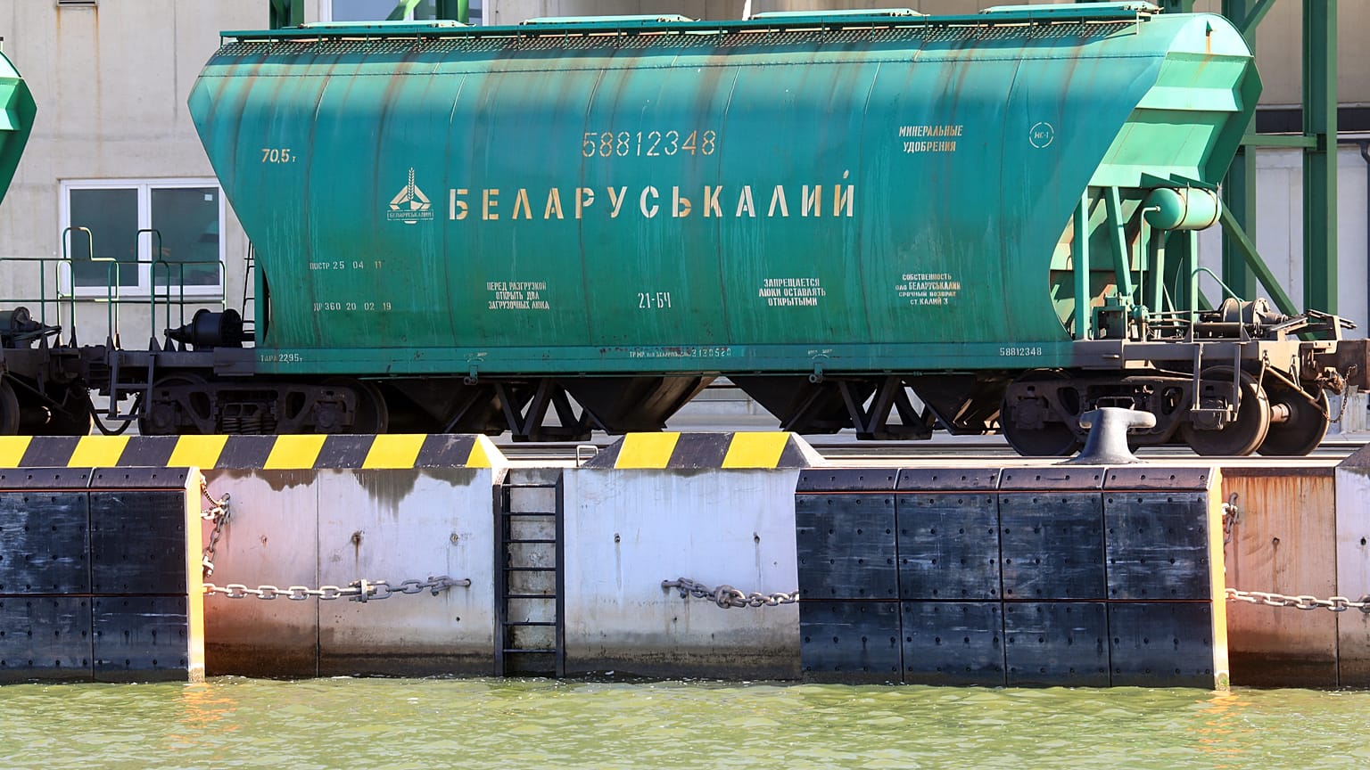 "Беларуськалий" экспортирует значительные объёмы продукции через Клайпеду. Литовские транзитёры говорят о санкциях без энтузиазма 