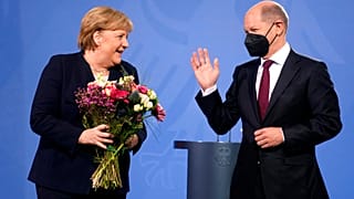 A passagem de testemunho entre Merkel e Scholz decorreu durante a tarde desta quarta-feira, em Berlim
