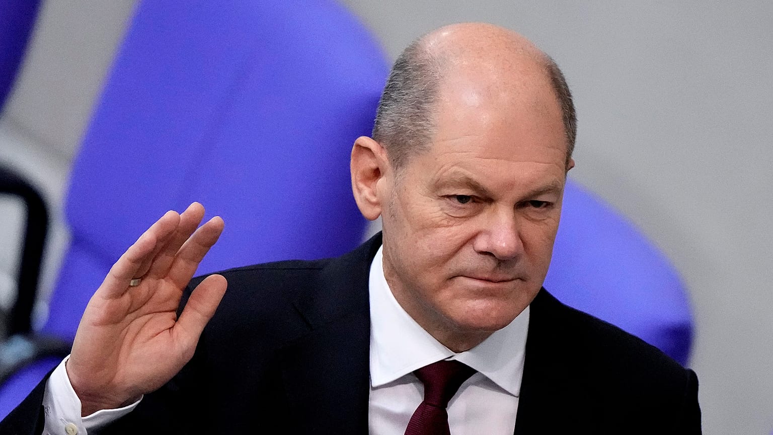 Scholz korábban pénzügyminiszter és kancellárhelyettes volt