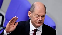 Scholz korábban pénzügyminiszter és kancellárhelyettes volt