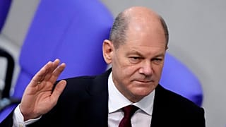 Scholz korábban pénzügyminiszter és kancellárhelyettes volt