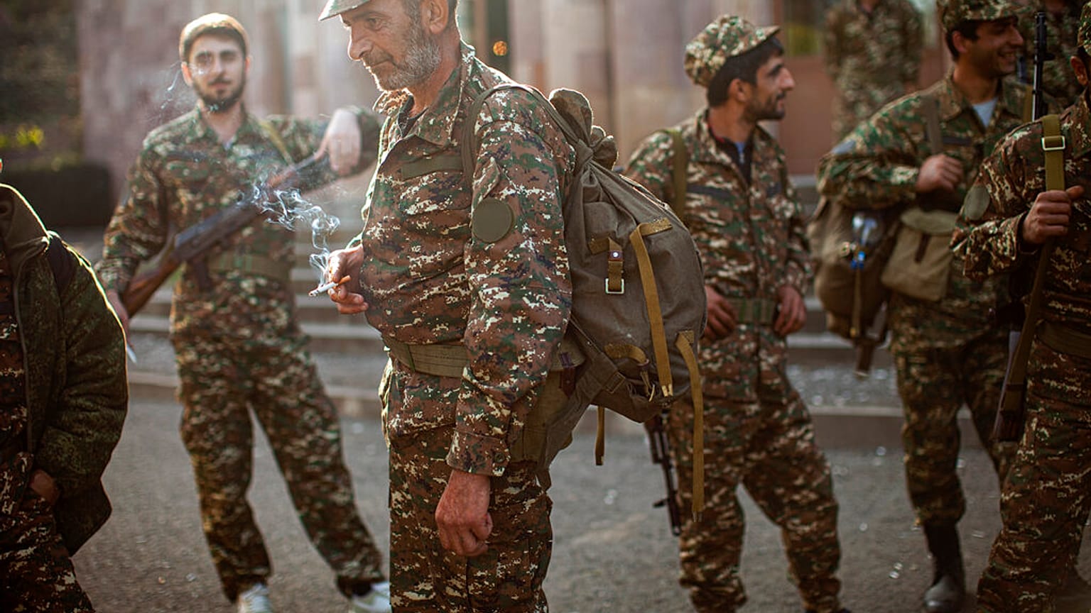 Archive du mardi 29 septembre 2020, des volontaires arméniens se rassemblent dans un centre près de Hadrut, dans la République autoproclamée du Haut-Karabakh