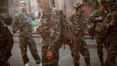Archive du mardi 29 septembre 2020, des volontaires arméniens se rassemblent dans un centre près de Hadrut, dans la République autoproclamée du Haut-Karabakh