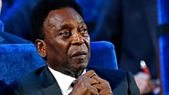 Pelé volta a ser internado por causa do tumor no cólon