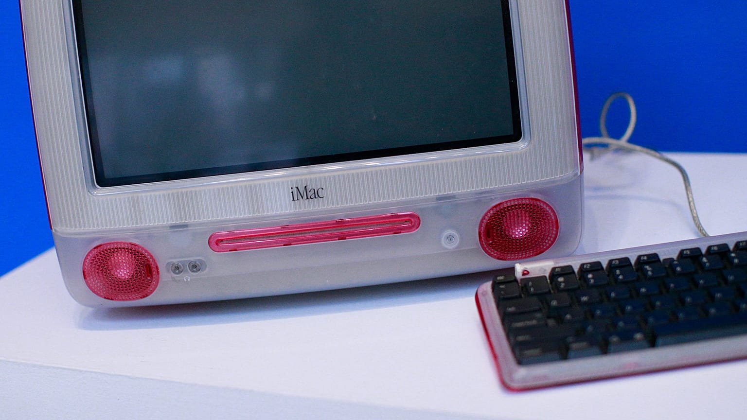 A Strawberry iMac owned by Wikipedia founder Jimmy Wales is displayed during a press preview before the upcoming Christie's Luxury Week auction, in New York on December 3, 202