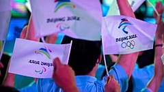 Archives : drapeaux pour les JO de Pékin, lors d'une cérémonie le 17/09/2021