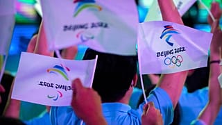 Archives : drapeaux pour les JO de Pékin, lors d'une cérémonie le 17/09/2021