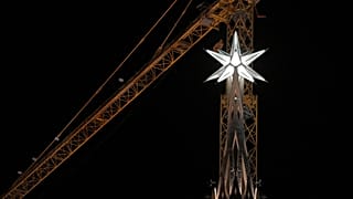 Звезда на башне Девы Марии Собора Святого Семейства в Барселоне 