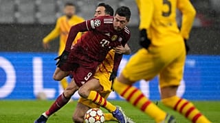  لاعب بايرن ميونيخ روبرت ليفاندوفسكي خلال مباراة دوري أبطال أوروبا أمام برشلونة. 2021/12/08