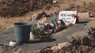 Il cimitero dei "migranti senza nome", dove Marzouk seppellisce i cadaveri restituiti dal mare