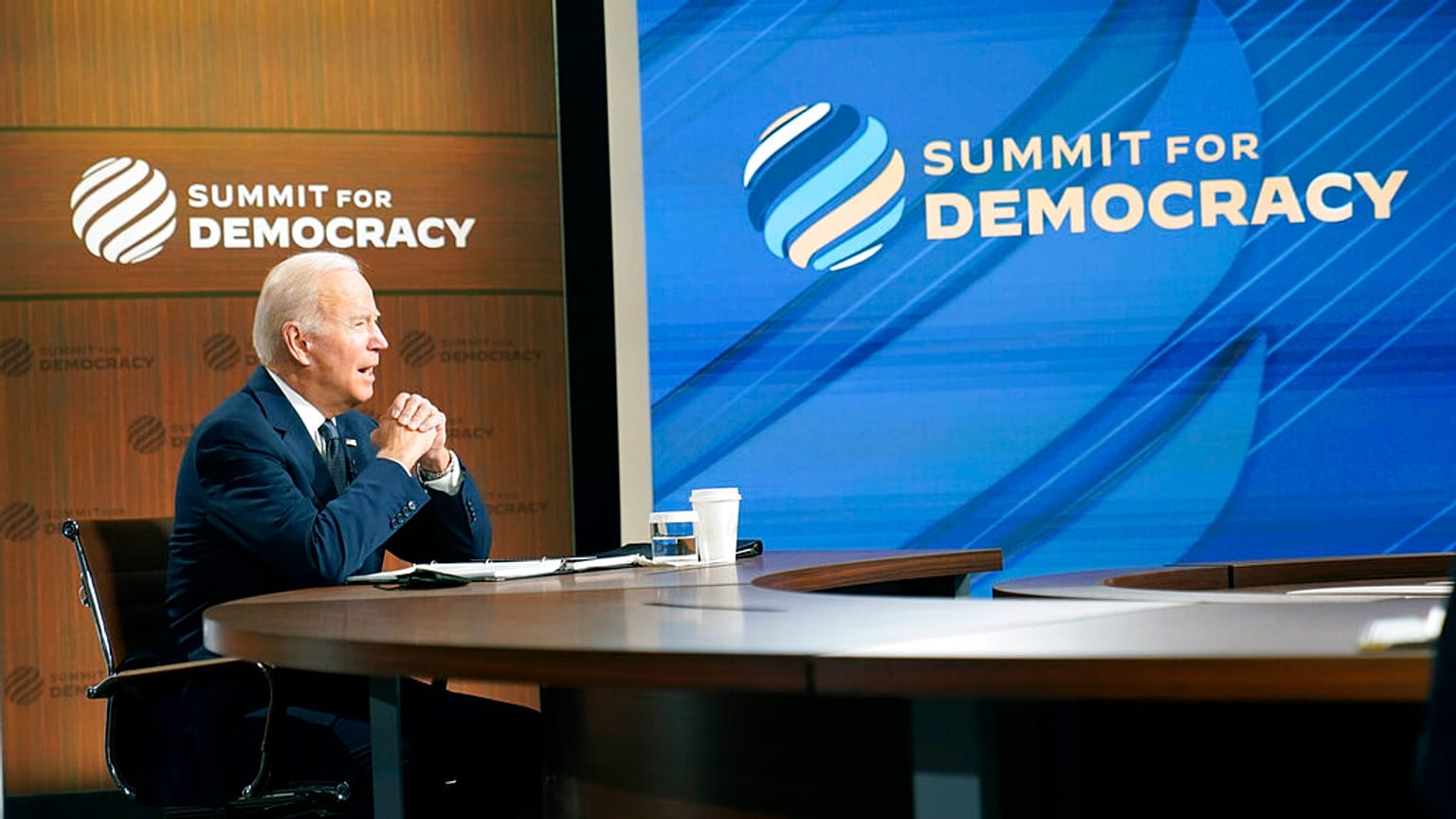 Joe Biden al summit (virtuale) per la democrazia. 9.12.2021. 