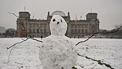Schnee auch am Reichstag