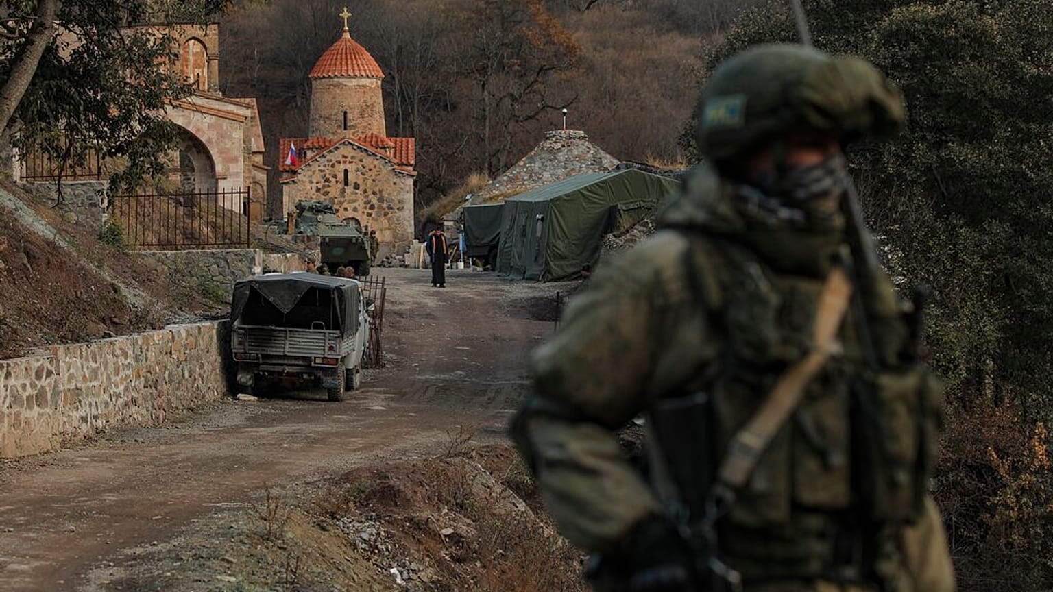 Dağlık Karabağ'da Rus barış gücü askeri (Arşiv)