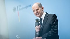 Olaf Scholz bei der Übergabe von Steffen Seibert an Steffen Hebestreit als Regierungssprecher