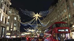La iluminación navideña en la calle londinense de Carnaby Street