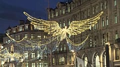 Ein leuchtender Engel über der Regent Street