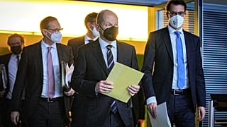 Ο νέος καγκελάριος της Γερμανίας συναντά τον Γάλλο πρόεδρο