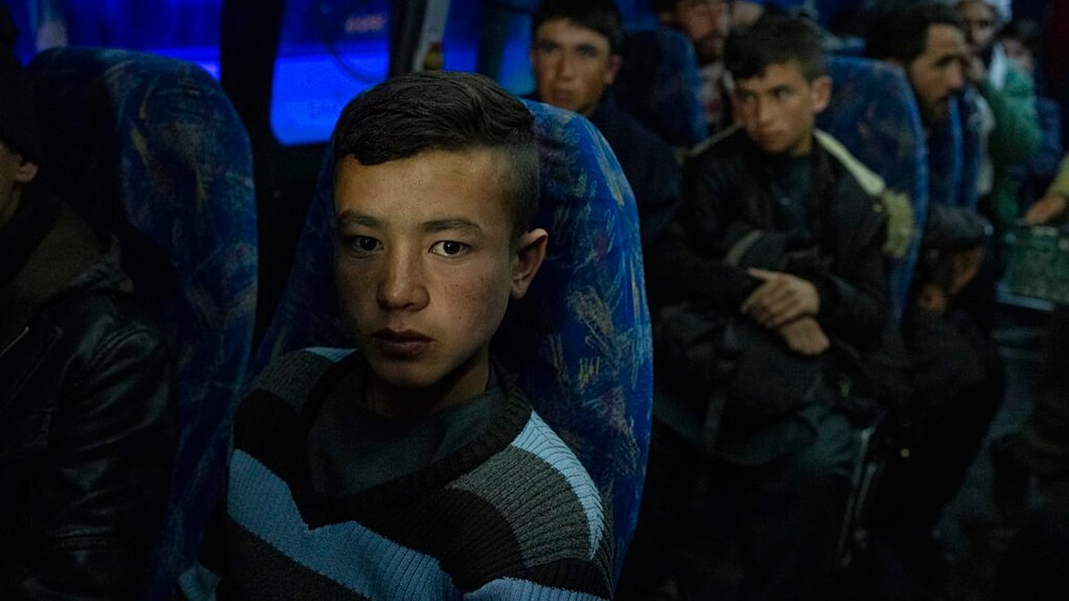 Iránba tartó afgán menekültek 2021 november 23-án - a gazdasági összeomlás elől naponta ezrek próbálnak a szomszédos Iránba átjutni